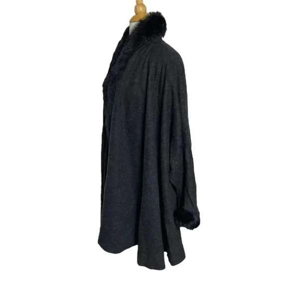 Marvin Richards Black Faux Fur Trim Cape Coat - Picture 5 of 10